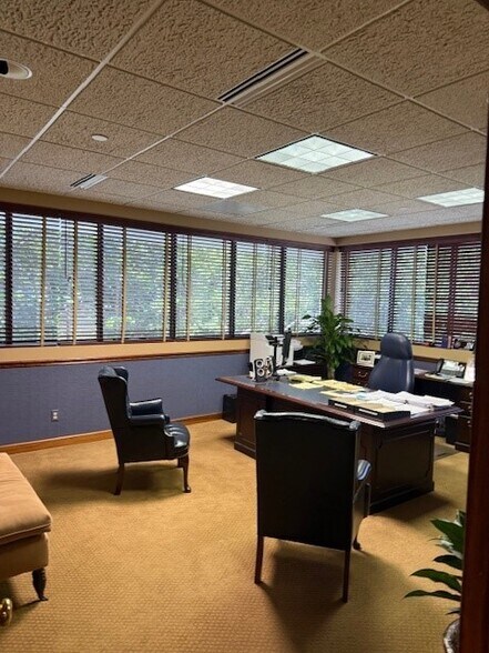 More Photos Of 1615 Forum Pl, West Palm Beach Office For Sale