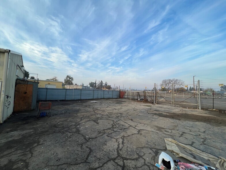 More Photos Of 1308 W Iota Ave, Fresno Auto Repair For Sale