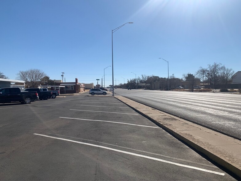 More Photos Of 2807-2813 Avenue Q, Lubbock Freestanding For Lease