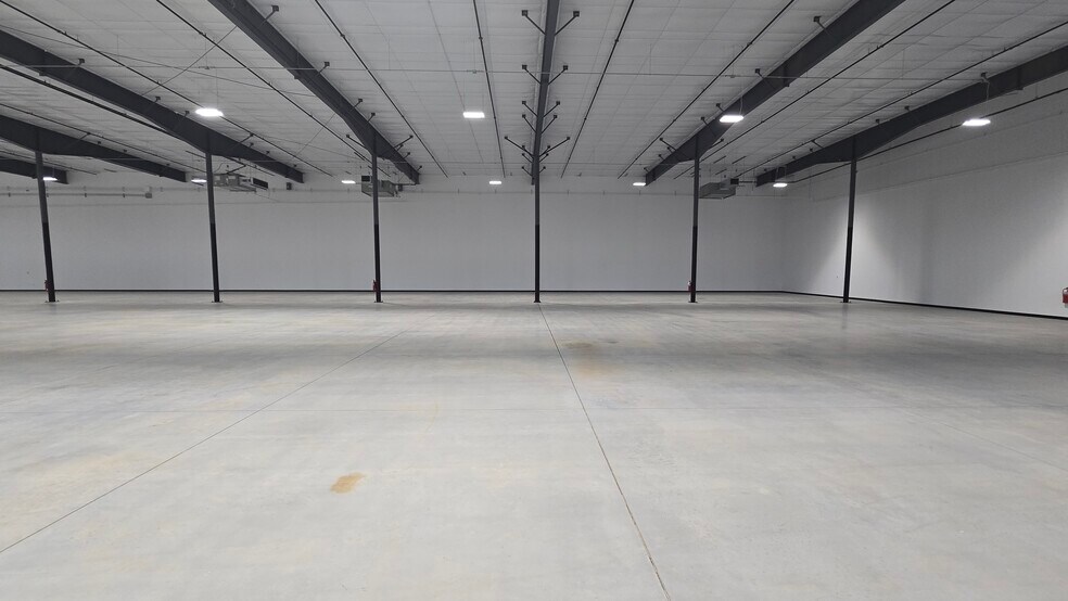 More Photos Of 168 Thunder Rd, Mooresville Light Manufacturing For Lease