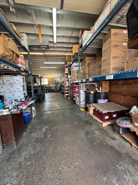 More Photos Of 41 Degnon Blvd, Bay Shore Manufacturing For Sale