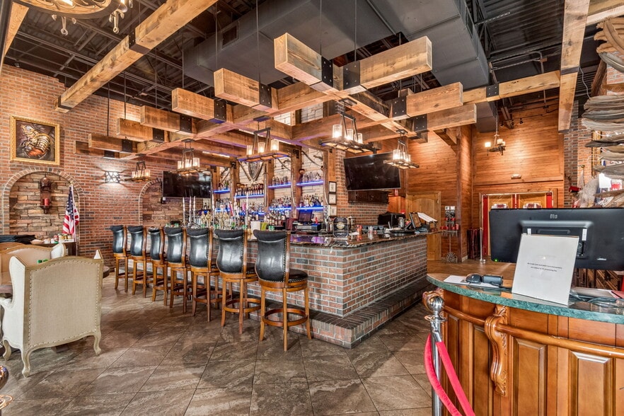More Photos Of 3007 Commercial Way, Spring Hill Restaurant For Sale