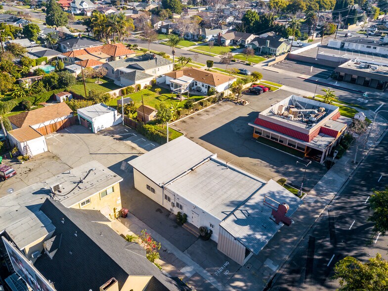 More Photos Of 1139 W 17th St, Santa Ana Freestanding For Lease