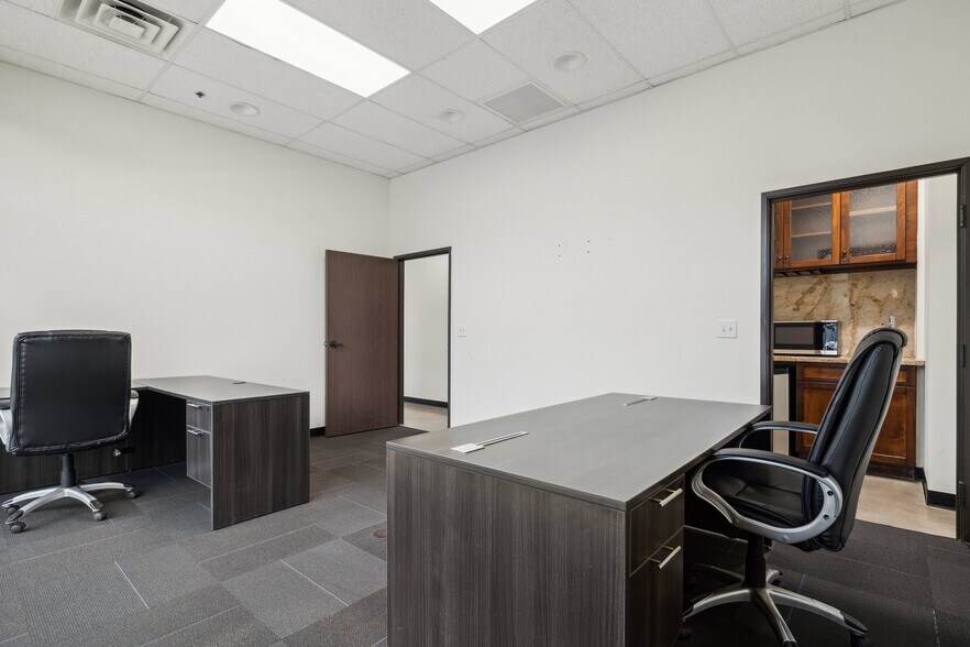 More Photos Of 20827 N Cave Creek Rd, Phoenix Office For Lease