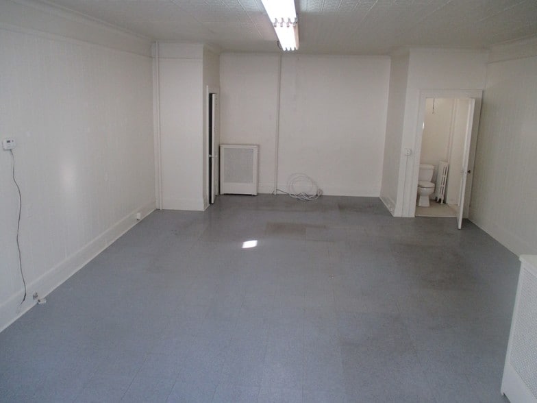 More Photos Of 792 Kinderkamack Rd, River Edge Storefront Retail Residential For Lease