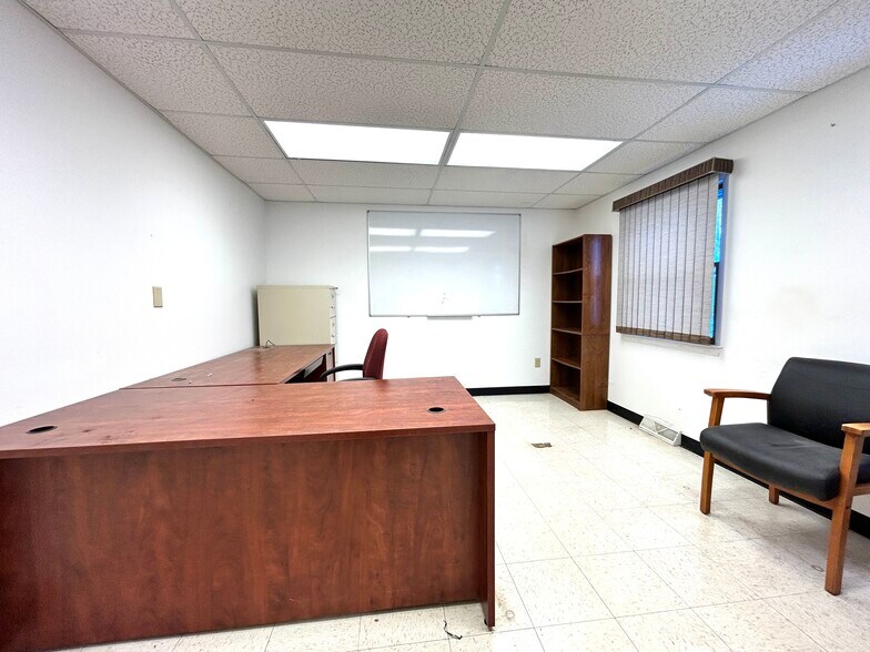 More Photos Of 123 Turkey Run Rd, Salem Distribution For Sale