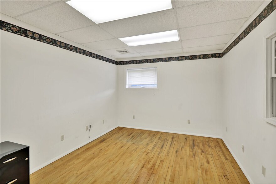 More Photos Of 345 N Main St, Bernville Industrial For Sale