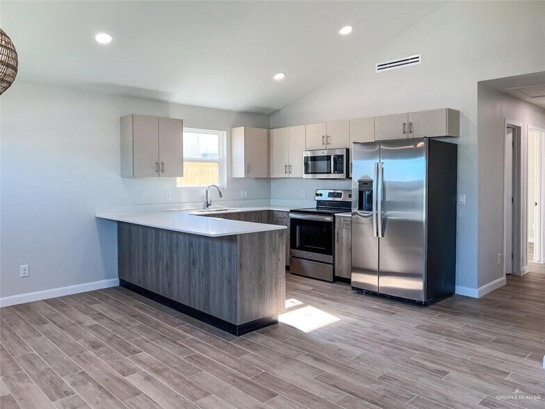 More Photos Of 612 Oriole Rd, Weslaco Apartments For Sale