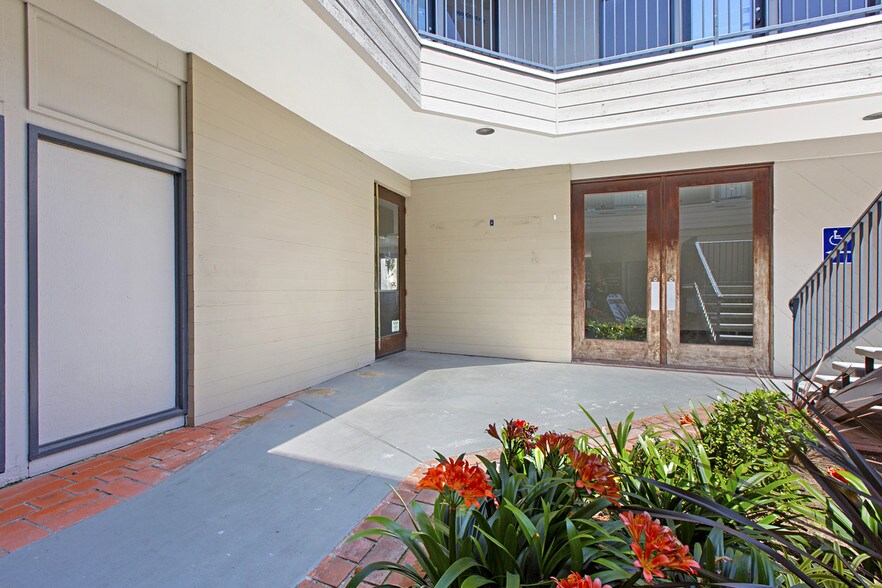 More Photos Of 727-737 Pearl St, La Jolla Medical For Lease