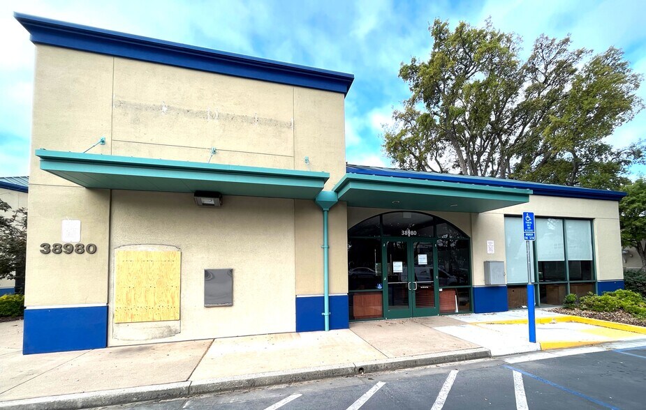 More Photos Of 38980 Paseo Padre Pky, Fremont Bank For Lease