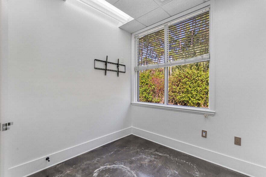 More Photos Of 13730 Cypress Terrace Cir, Fort Myers Medical For Sale