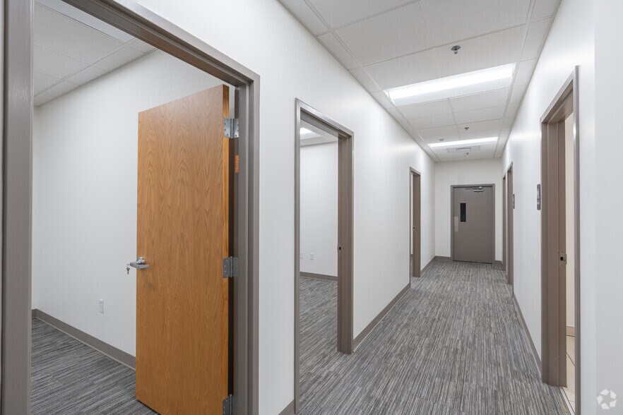 More Photos Of 9750 Commerce Cir, Kutztown Distribution For Lease