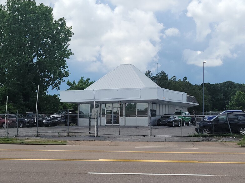 Primary Photo Of 3635 Lamar Ave, Memphis Freestanding For Sale
