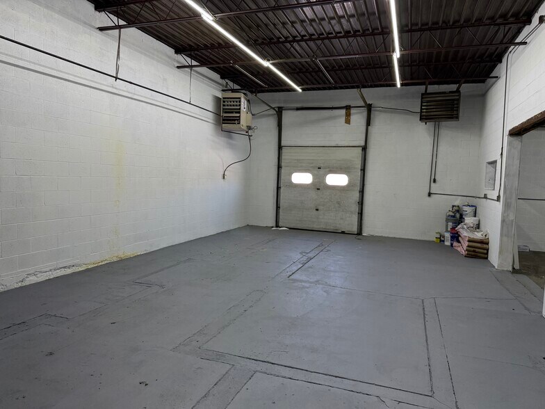 More Photos Of 121 N Lafayette Ave, Marshall Flex For Sale