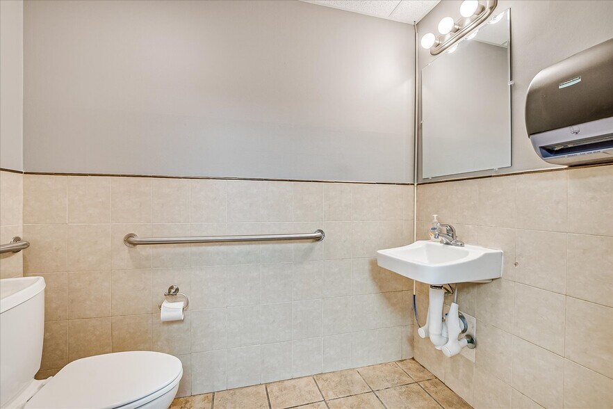 More Photos Of 72 Highway 27, Edison Medical For Sale