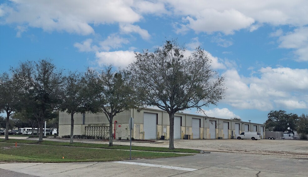 Primary Photo Of 2800-2848 S Mellonville Ave, Sanford Flex For Lease