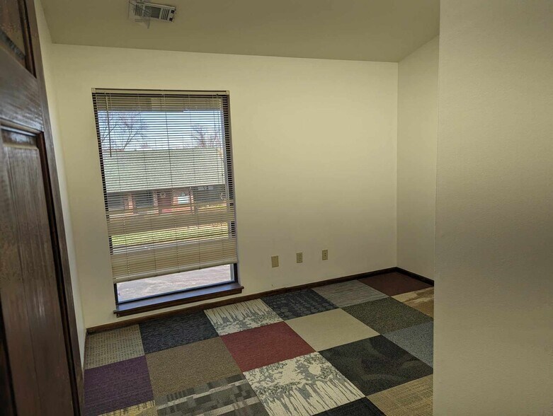 More Photos Of 101-279 Clarkson Executive Park, Ellisville Office For Lease