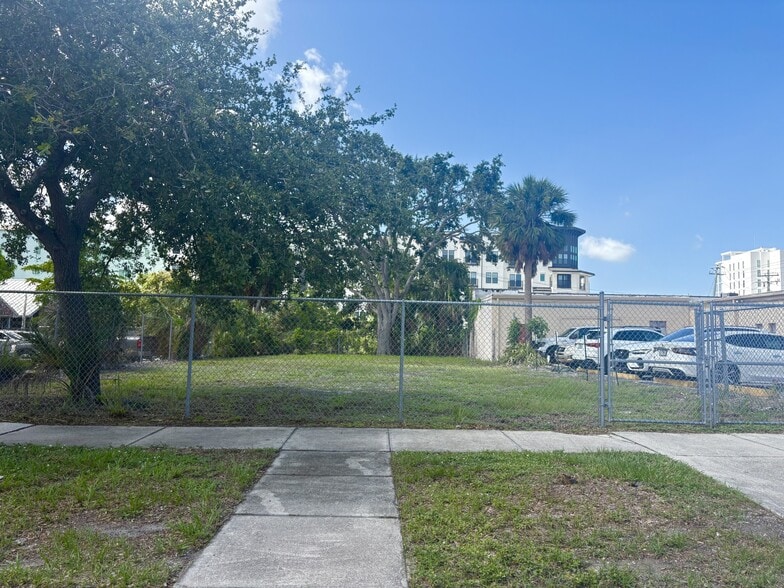 More Photos Of 1420 5th St, Sarasota Land For Sale