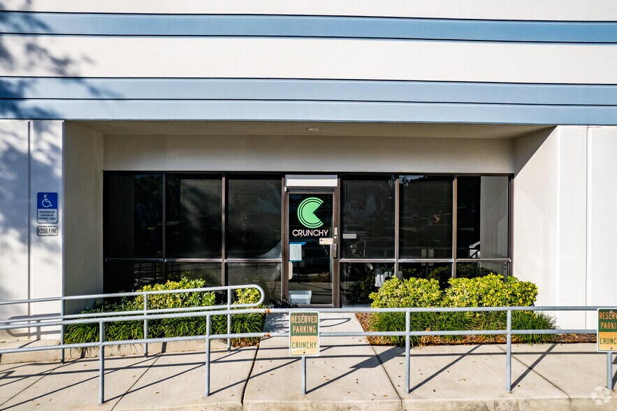 More Photos Of 379 W Michigan St, Orlando Flex For Lease