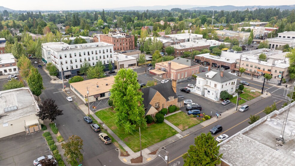 More Photos Of 414 NE Evans St, Mcminnville Office For Sale
