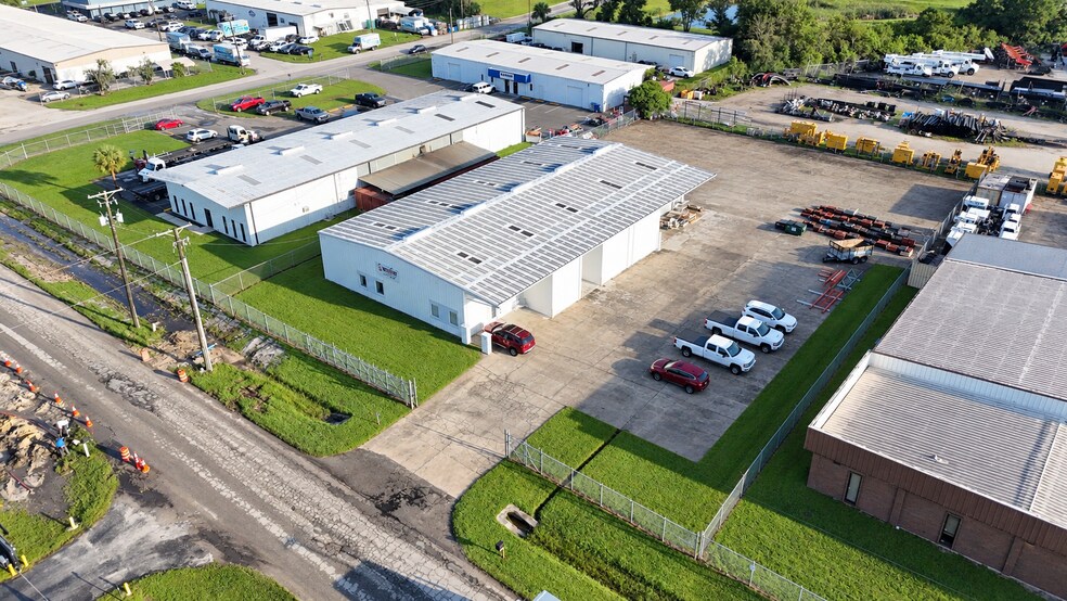 More Photos Of 8916 Maislin Dr, Tampa Warehouse For Lease