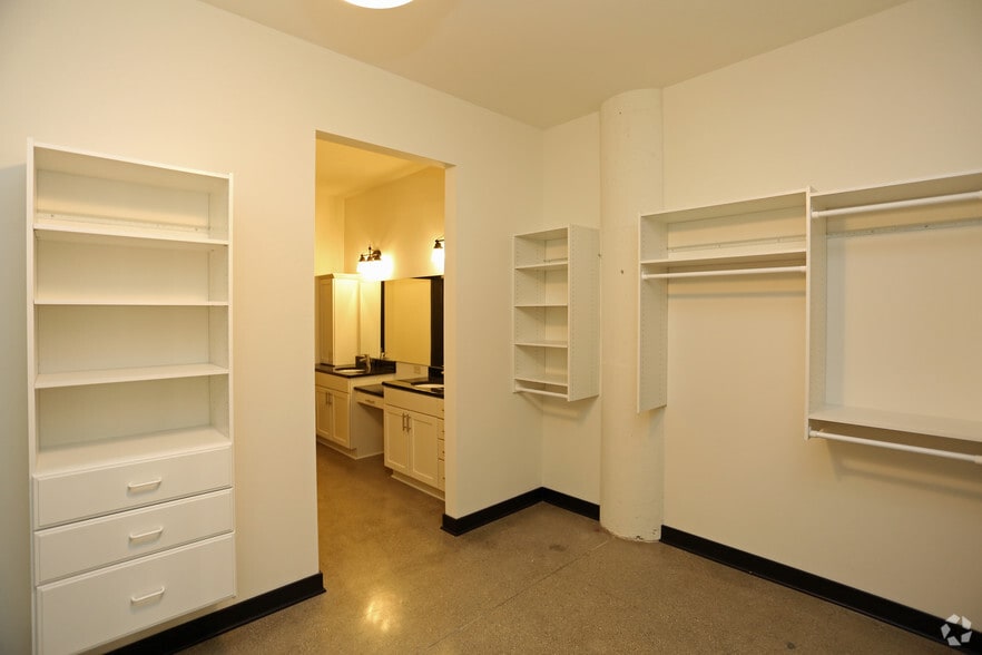 More Photos Of 226 N Water St, Milwaukee Apartments For Sale