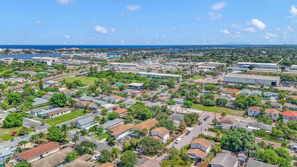 More Photos Of 715 Washington Ave, Lake Worth Apartments For Sale