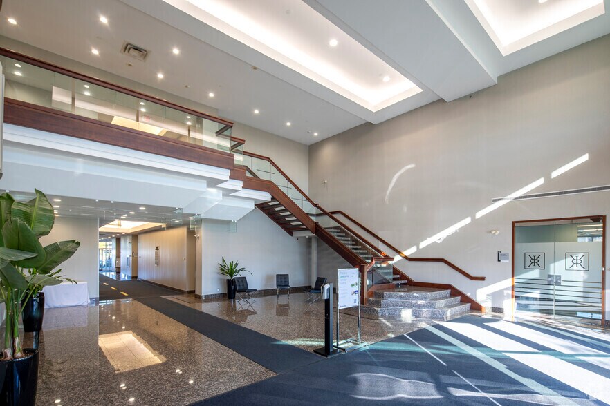 More Photos Of 2020 Winston Park Dr, Oakville Office For Lease