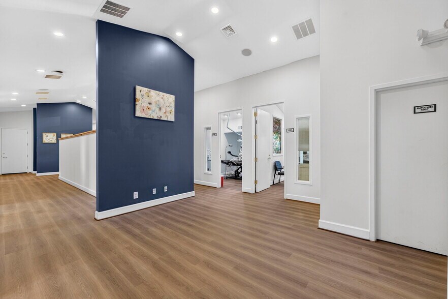 More Photos Of 10130-10134 Colvin Run Rd, Great Falls Medical For Lease