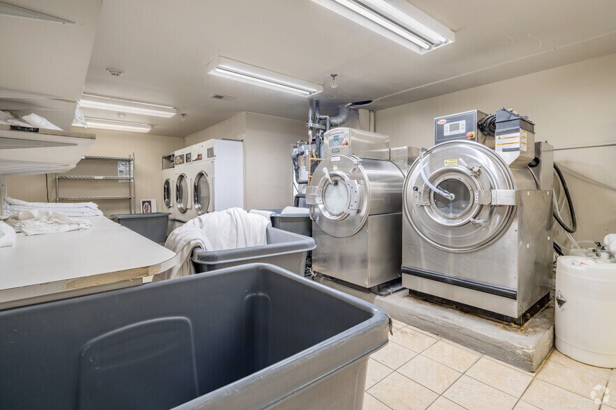 More Photos Of 12828 San Pedro Ave, San Antonio Hotel For Sale