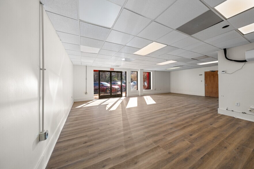 More Photos Of 2514 University Dr, Durham Restaurant For Lease