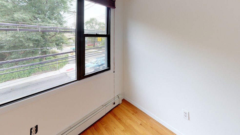 More Photos Of 4089 Victory Blvd, Staten Island Storefront Retail Office For Lease