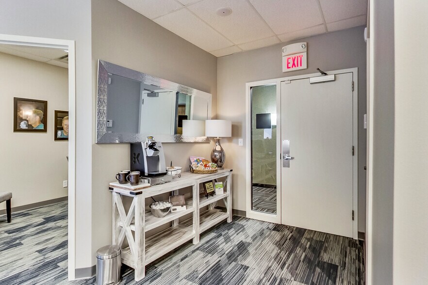 More Photos Of 2121 Cliff Dr, Eagan Medical For Lease