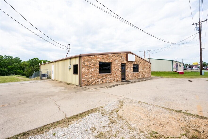 More Photos Of 11361 FM 730 N, Azle Flex For Sale