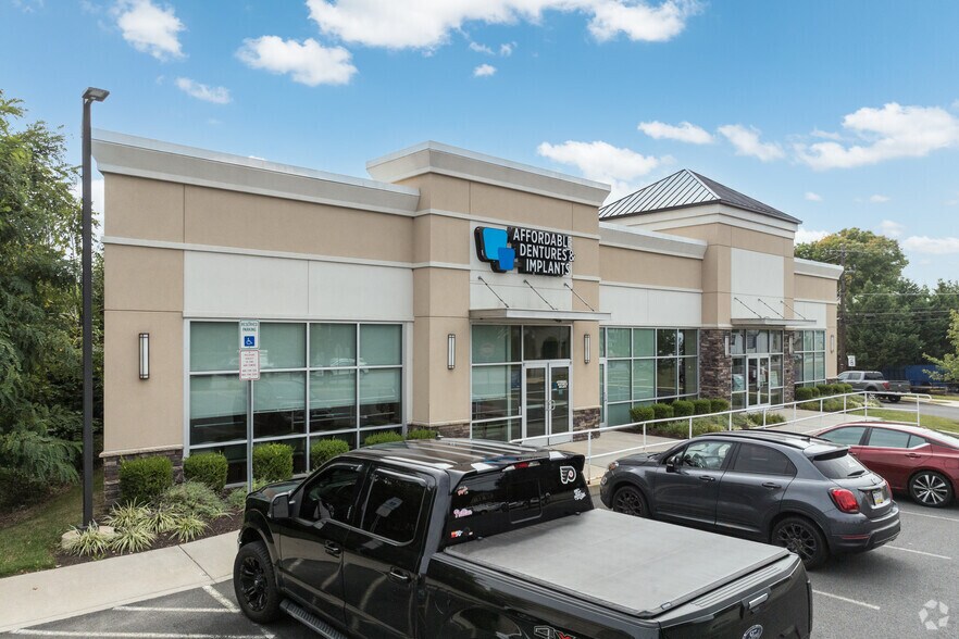 More Photos Of 818 Macdade Blvd, Folsom Freestanding For Lease