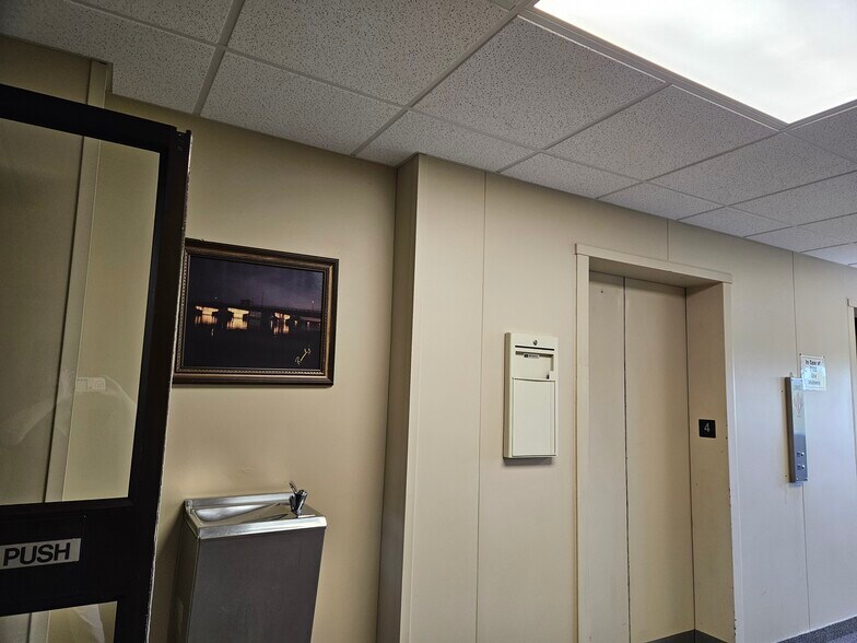 More Photos Of 515 N Washington Ave, Saginaw Office For Lease