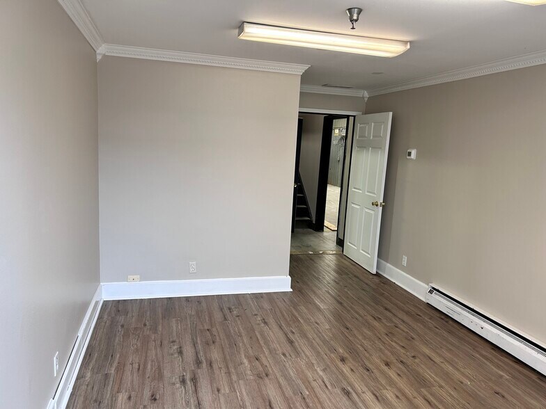 More Photos Of 526-540 Enterprise Dr, Erlanger Light Manufacturing For Lease