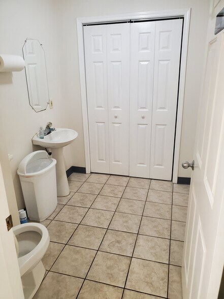 More Photos Of 2641 William St, Buffalo Showroom For Sale