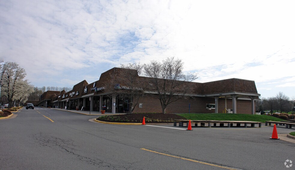 More Photos Of 2521-2575 John Milton Dr, Herndon General Retail For Lease