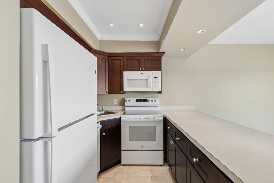 More Photos Of 2307 Bay Blvd, Indian Rocks Beach Apartments For Sale