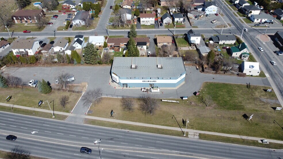 More Photos Of 405 Ninth St W, Cornwall Freestanding For Lease