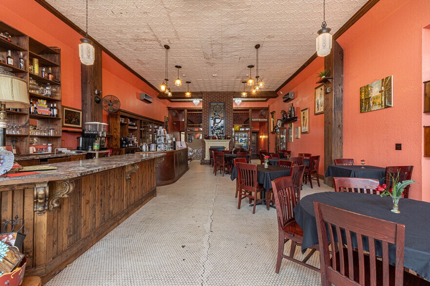 More Photos Of 115 E Commerce St, Mineola Hotel For Sale