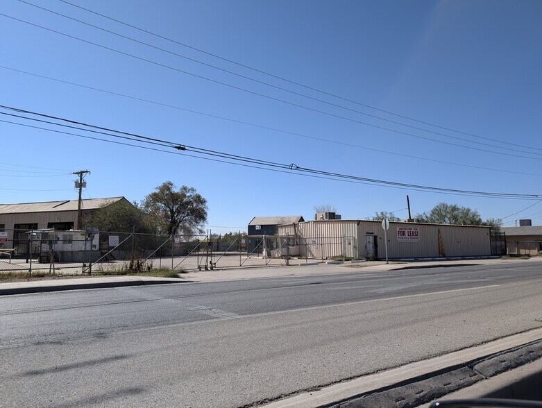 More Photos Of 266 Horizon Blvd, Socorro Warehouse For Lease