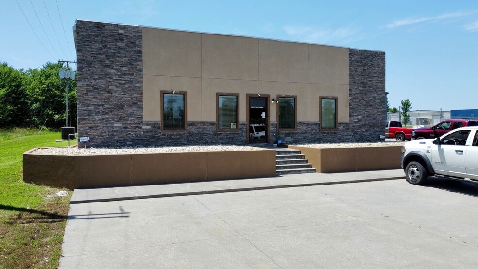 Primary Photo Of 10912 S 264th Ave E, Coweta Warehouse For Lease