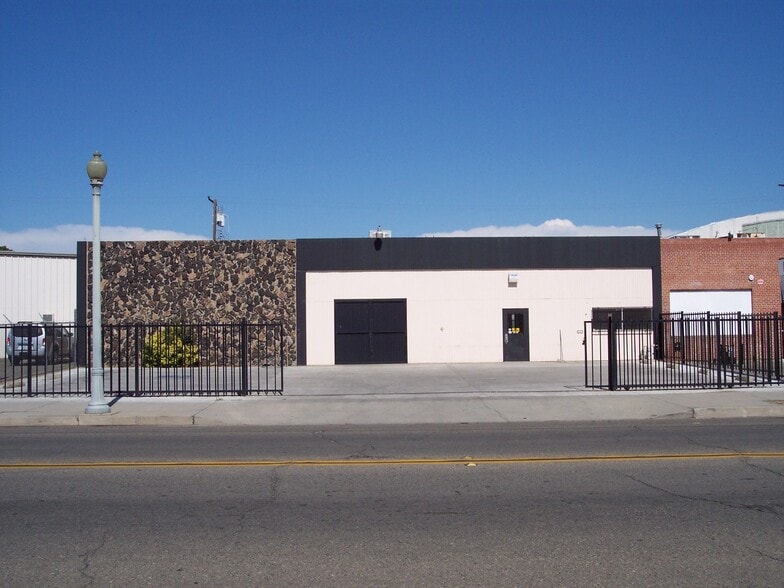 More Photos Of 1927 S Van Ness Ave, Fresno Warehouse For Lease