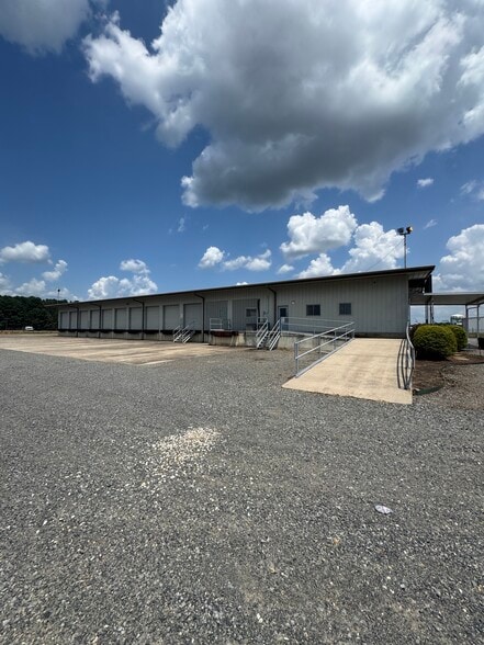 More Photos Of 7900 Greenwood Rd, Shreveport Warehouse For Lease