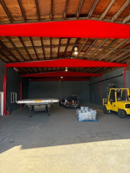 More Photos Of 320 E Hueneme Rd, Oxnard Warehouse For Sale