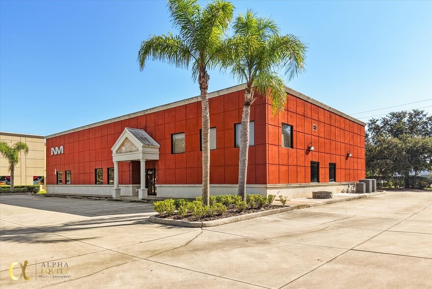 More Photos Of 201 Specialty Pt, Sanford Showroom For Lease