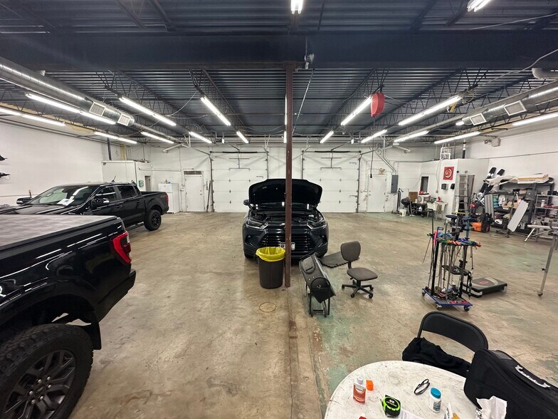 More Photos Of 1600 S Noland Rd, Independence Light Distribution For Lease
