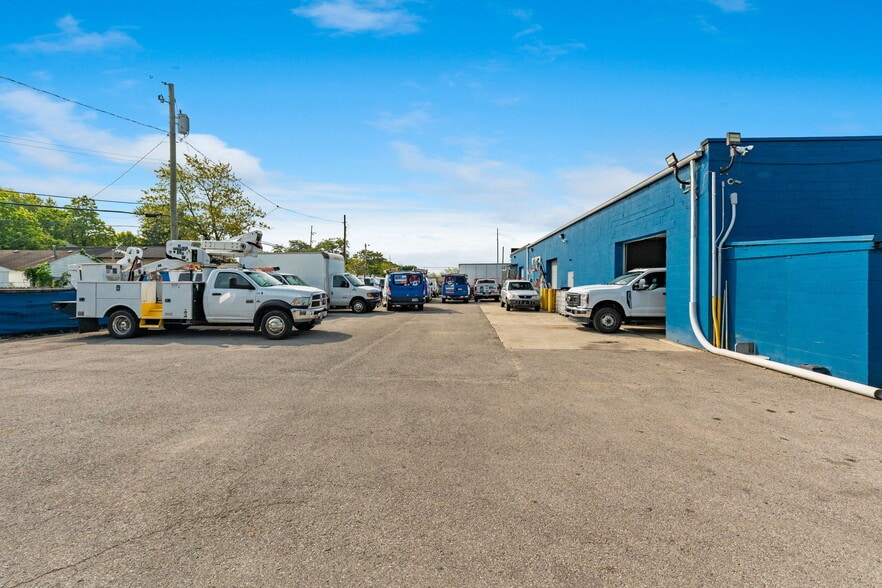 More Photos Of 820-840 Mansfield Ave, Columbus Flex For Sale